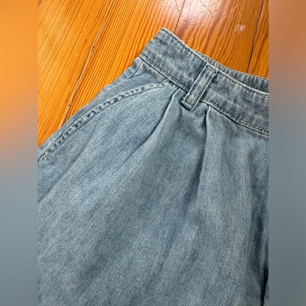 Gap Shorts - Picture 2 of 6